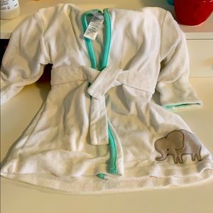 Toddler boy white elephant bathrobe. Never used.